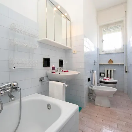 Cerro Maggiore Sleeps 4 アパート Cerro (Laveno-Mombello)