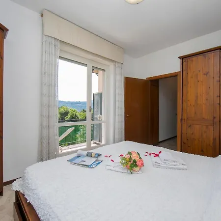Cerro Maggiore Sleeps 4 アパート *